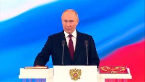 Putin begint nieuwe termijn van zes jaar