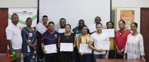 SPWE reikt certificaten uit aan 11 geslaagden ‘Basis Ondernemerschap’