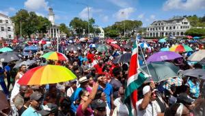 Suriname kiest rust boven protest op Internationale Dag van de Arbeid