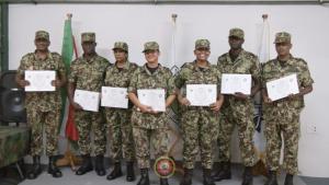 Zeven militairen bevorderd tot tweede luitenant na afronding cursus