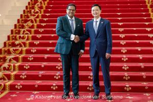 Chinese techbedrijf Huawei wil blijven investeren in Suriname