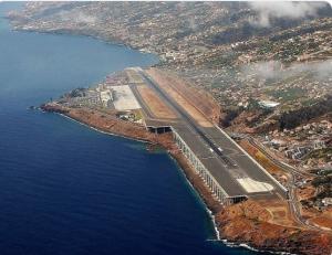 De internationale luchthaven Cristiano Ronaldo op Madeira, Portugal.