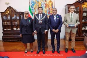 Elf gedecoreerd bij 155 jaar rechtspraak Suriname