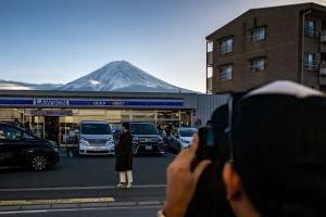 Japan blokkeert uitzicht op berg Fuji om asociale toeristen te weren