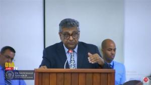 Minister Raghoebarsing slaat spijker op de kop: “We worden te laat boos