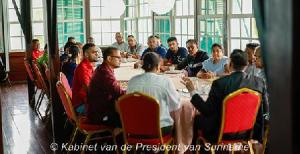 President Santokhi overlegt met Nickeriaanse jongeren