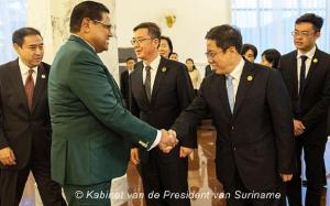 Presidentiële delegatie bezoekt havenstad Dalian