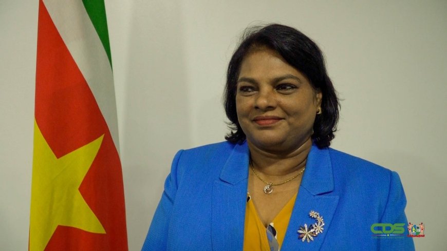 Minister Mathoera neemt afstand van omstreden besluiten: “Integriteit is voor mij leidend”