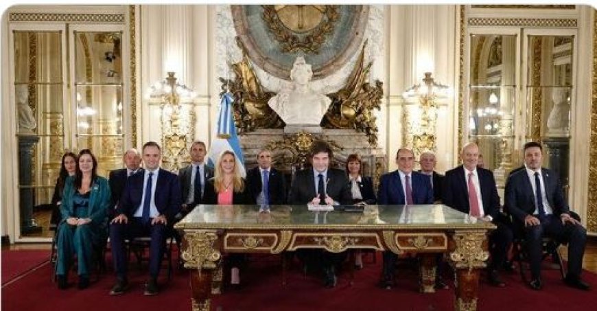 Milei liberaliseert aankoop Amerikaanse dollars in Argentinië