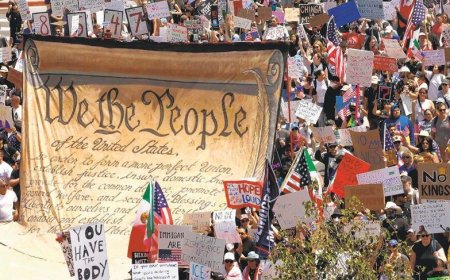 Trump houdt militaire parade terwijl miljoenen tegen hem protesteren