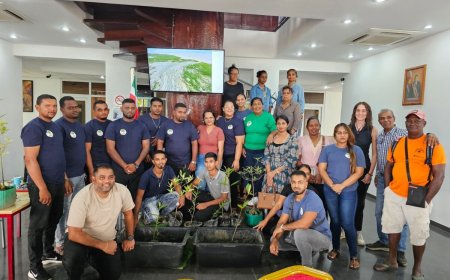 Mangrove-expert prof. Naipal verzorgt bewustwordingssessie in Nickerie