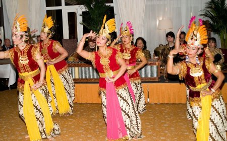 Minister Landvreugd verwacht officiële erkenning Javaans Nieuwjaar