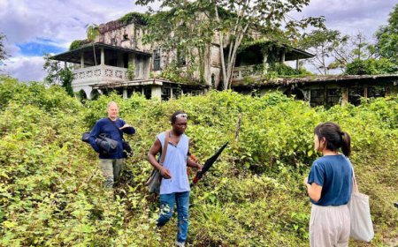 Artists-in-Residence filmen herinnering in vervallen Casa Blanca in Moengo