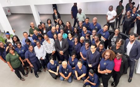 Bee bedankt DNA‑personeel voor jarenlange steun