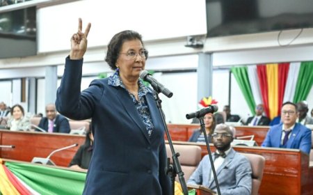 Simons beëdigd als assembleelid: op weg naar presidentschap