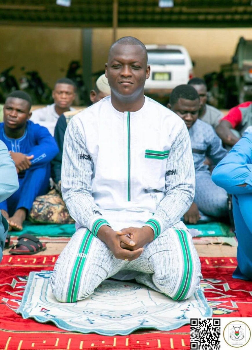 Gebed van Eid al-Adha: President van Burkina Faso verenigt zich met de soldaten