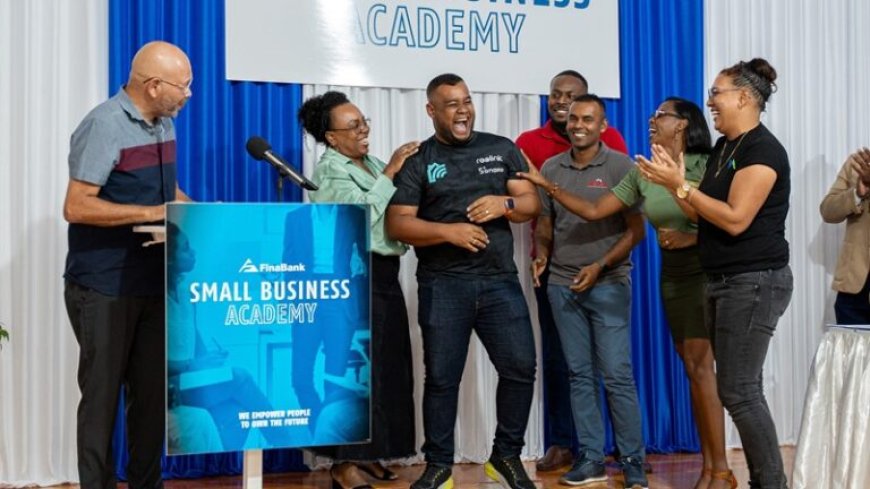 Vier finalisten sluiten eerste Small Business Academy van Finabank feestelijk af