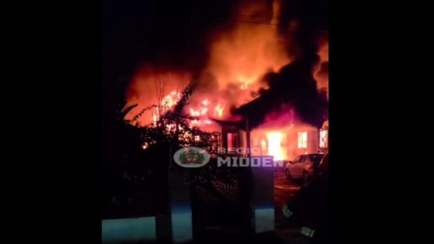 Woning in lichterlaaie aan Sewnarainweg; twee autobussen volledig uitgebrand