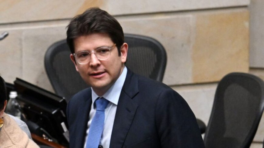 Colombiaanse presidentskandidaat Uribe neergeschoten tijdens campagnebijeenkomst in Bogota