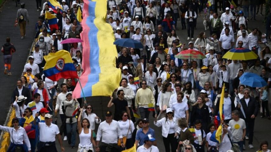 Straatprotest in Colombia na neerschieten presidentskandidaat Uribe