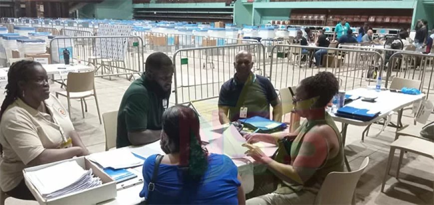 Negen districten klaar, Paramaribo laat nog op zich wachten