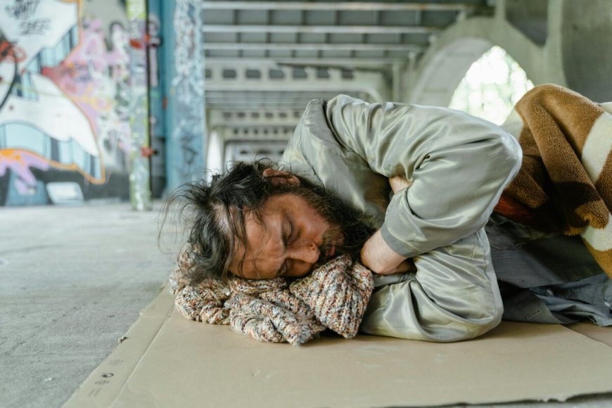 Slapeloze nachten, lege borden: de onzichtbare tol van armoede