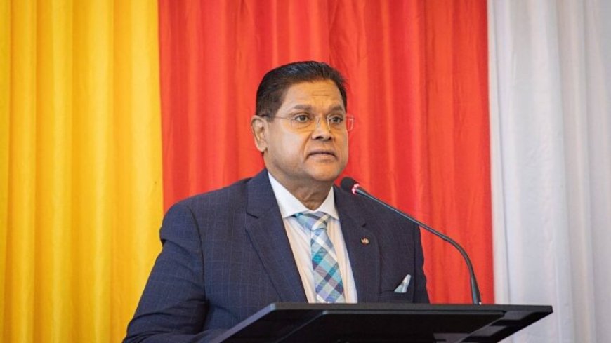 President Santokhi tekent missive: regeringsleden mogen dienstvoertuigen goedkoop overnemen