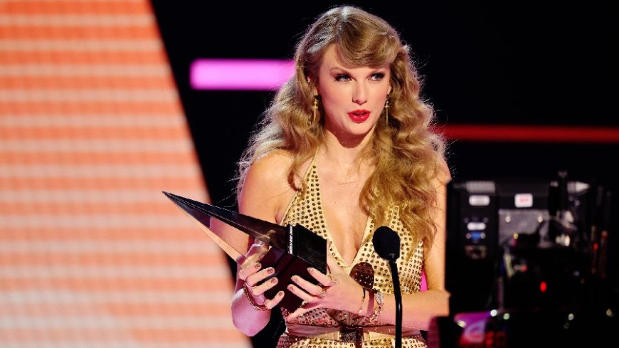 Taylor Swifts eerste Grammy-winnende album bereikt nieuwe piek