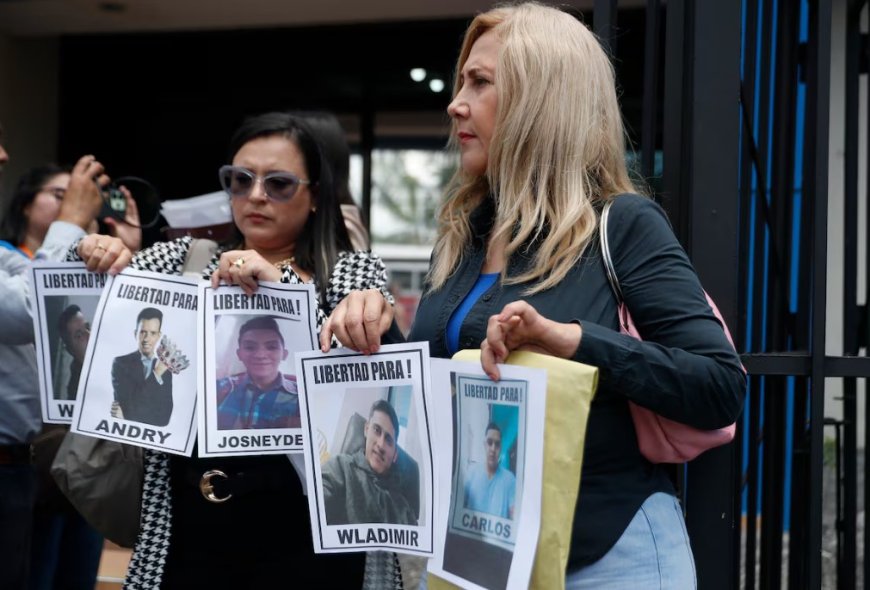 Familieleden gedeporteerde Venezolanen in El Salvador en eisen ‘bewijs van leven’ van Bukele