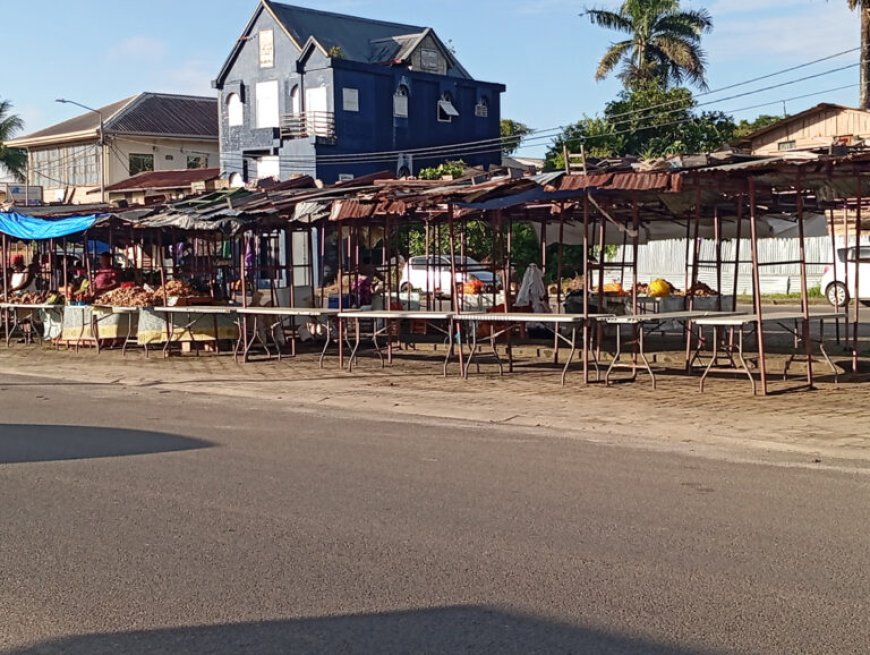 VERGETEN MARKT DRAMBRANDERSGRACHT,  WIE KIJKT ER NOG NAAR OM?