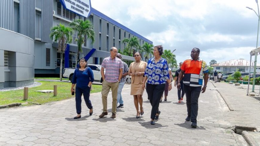NDP-presidentskandidaat Simons bezoekt AZP en bespreekt uitdagingen gezondheidszorg