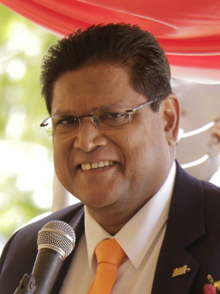 Santokhi blijft langer in functie als VVV president moet kiezen