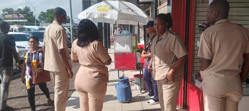 Crisisteam Paramaribo controleert illegale venters binnenstad 
