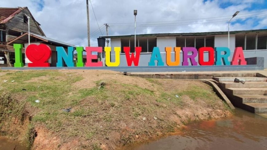 Jongeren creëren ‘I Love Nieuw Aurora’-monument voor dorp