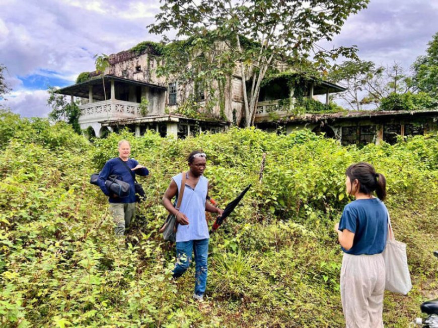Artists-in-Residence filmen herinnering in vervallen Casa Blanca in Moengo