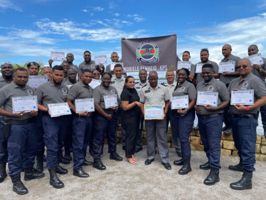 Certificaat uitgereikt aan 20 leden van de Mobiele Eenheid