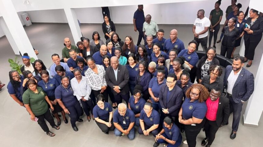 Bee bedankt DNA‑personeel voor jarenlange steun