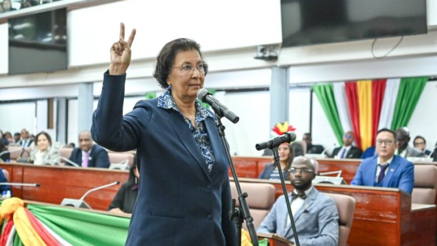 Simons beëdigd als assembleelid: op weg naar presidentschap