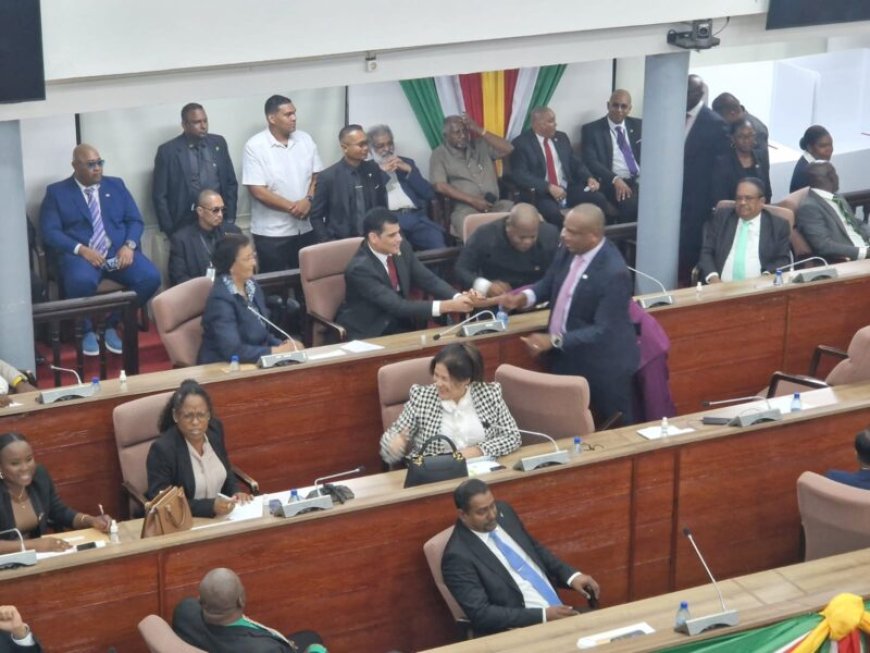 Ashwin Adhin gekozen tot parlementsvoorzitter