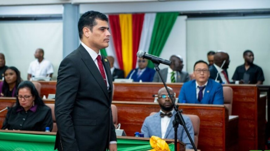 Breaking: Ashwin Adhin gekozen tot DNA-voorzitter; commotie over tonen stembiljetten