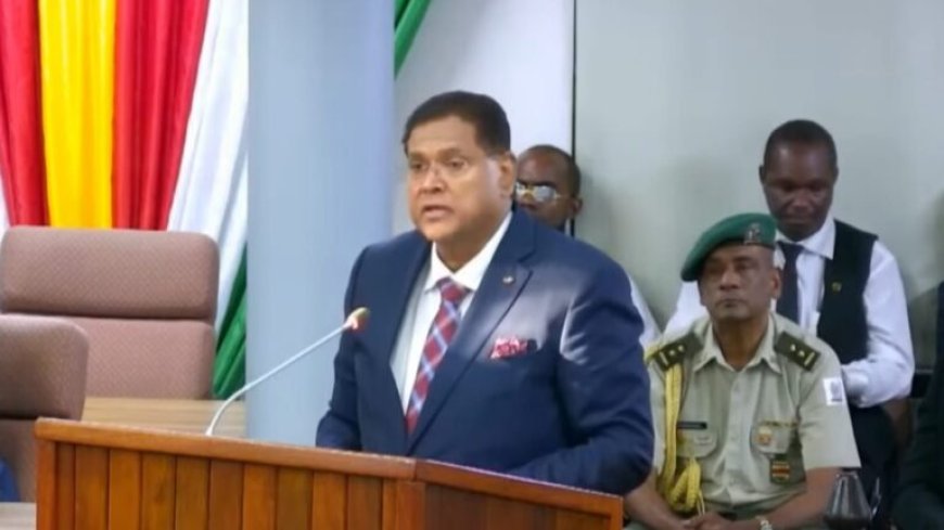 Santokhi stelt toetreding tot DNA uit: “Voorkomen van stuurloos land”