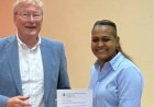Eerste Surinamer behaalt prestigieuze Registercontroller-titel aan AdeKUS