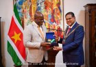President Santokhi eert vertrekkend regeerteam met ereonderscheidingen