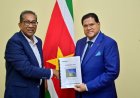 President Santokhi ontvangt conceptrapport “Suriname 2050” over olie- en gasbeleid