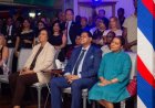 President, first lady en president‑elect wonen Bastille‑dag bij in Paramaribo