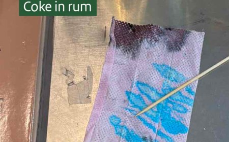 Douane op Schiphol ontdekt vloeibare cocaïne in Surinaamse flessen rum