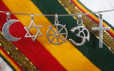 Geloof om de hals: waarom mensen religieuze symbolen dragen