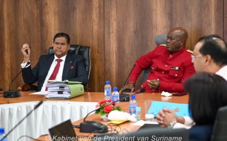 Santokhi, pe a moni de? (1)