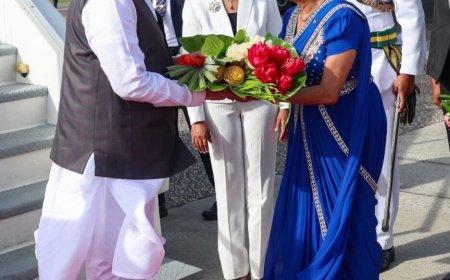 Modi verwelkomd in Trinidad en Tobago door premier Persad-Bissesar