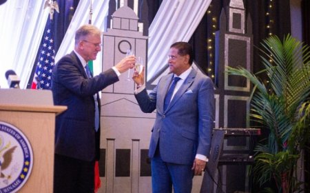 Santokhi benadrukt belang van democratie tijdens herdenking Amerikaanse onafhankelijkheid